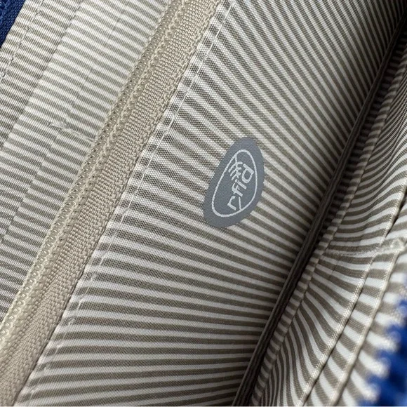 Travelon RFID Blocking Single Zip Wallet - Mod Floral - Picture 6 of 7